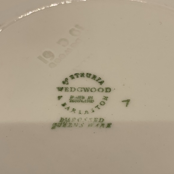 Set of 2 Vintage Wedgewood Etruria Barlaston Queensware embossed ashtrays - Picture 4 of 7
